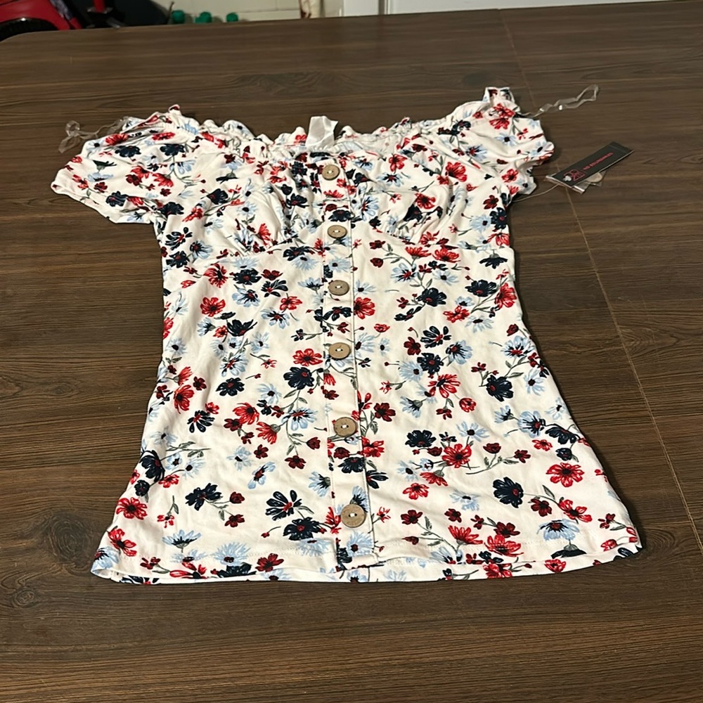 No boundaries shirt size small